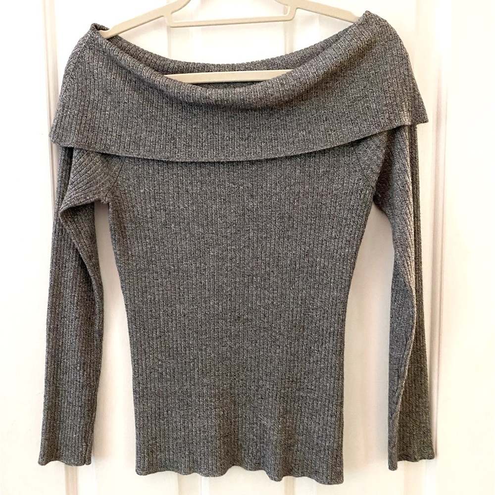 Women’s Off Shoulder Lightweight Sweater in Gray size L